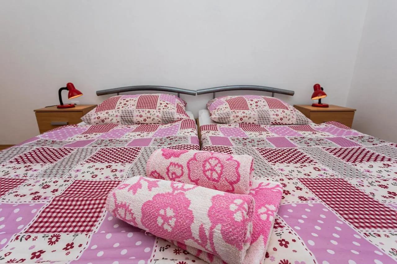Apartments Katarina Šilo 0*,  Croacia